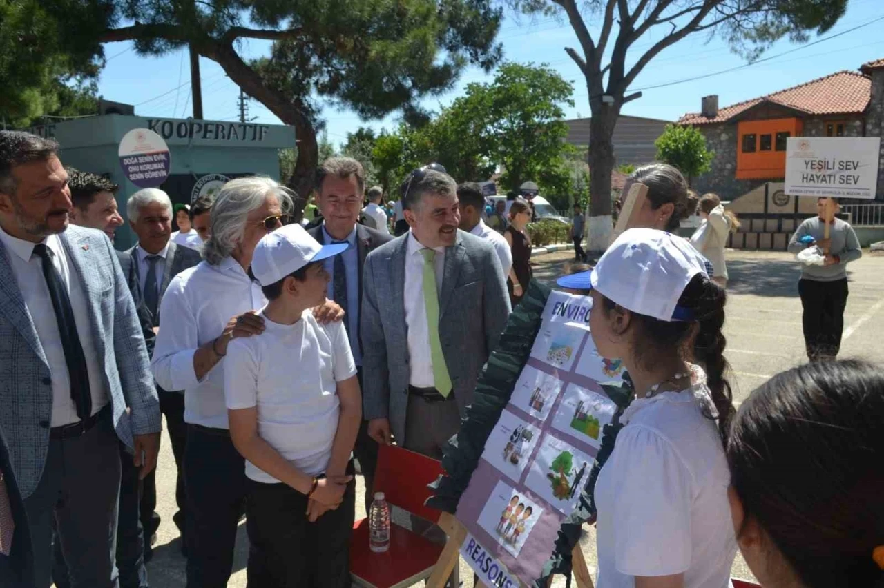 Geri d&ouml;n&uuml;ş&uuml;mle yenilenen okulda &ccedil;evre seferberliği
