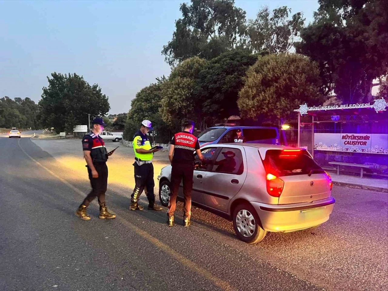 Germencik’te Jandarmadan şok yol ve asayiş uygulaması
