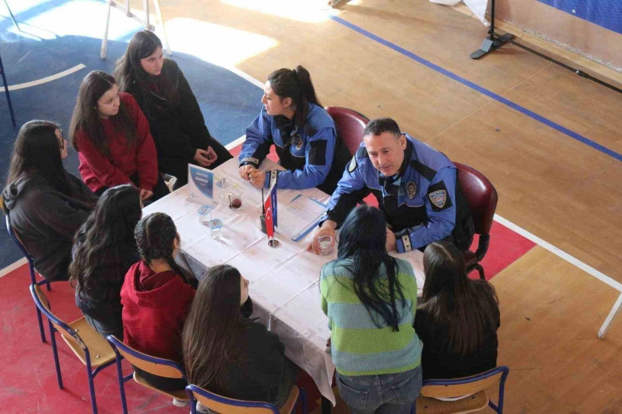 Germencik&rsquo;te liseli gen&ccedil;ler polisliği tanıdı
