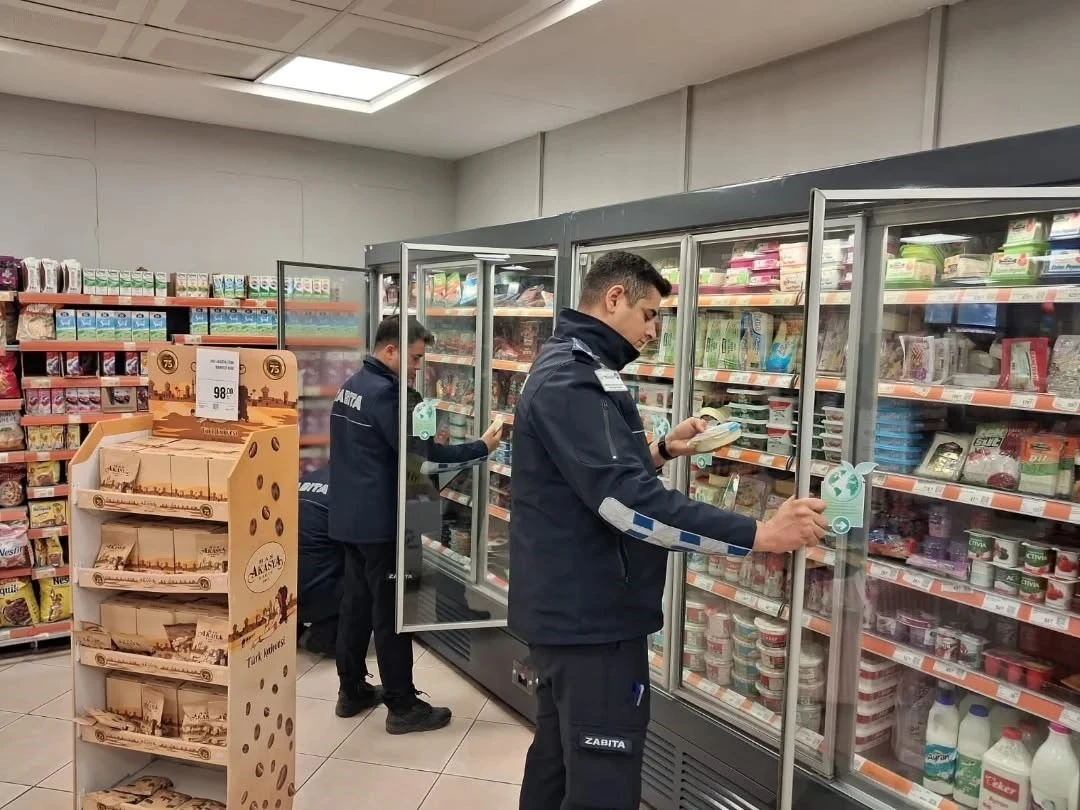 Germencik&rsquo;te zabıta ekipleri zincir marketlerde denetim ger&ccedil;ekleştirdi
