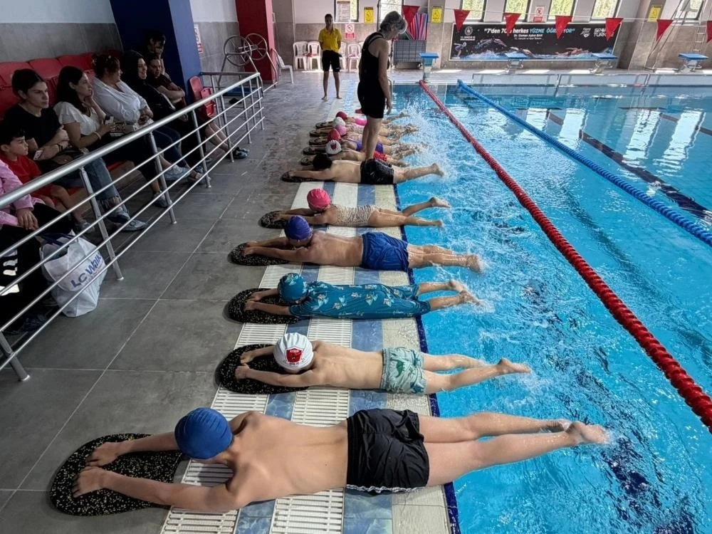 Germencik Y&uuml;zme Havuzu a&ccedil;ıldı
