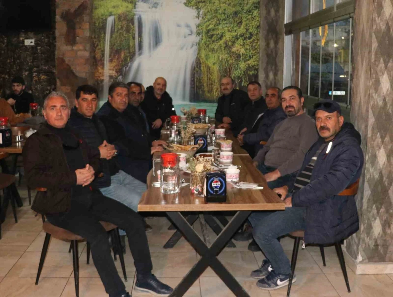 Gevaş Lisesinin mezunları iftarda buluştu