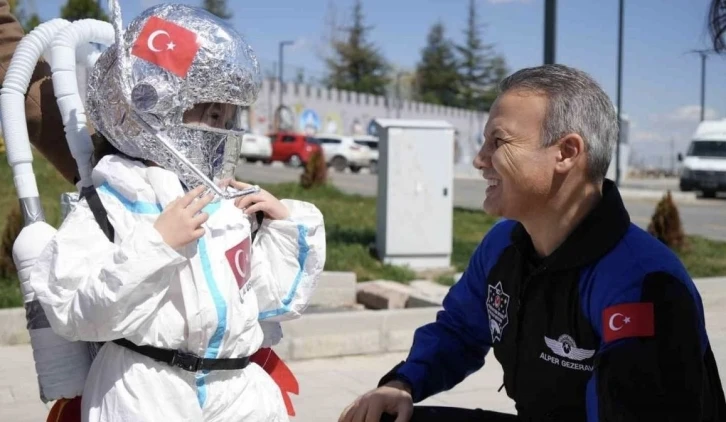 Gezeravcı: “Türk halkının hak ettiği birçok mutluluk daha var”
