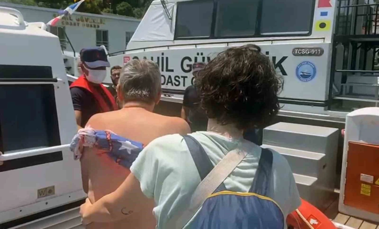 Fethiye'de Gezi Teknesinden Yaralı Tahliyesi
