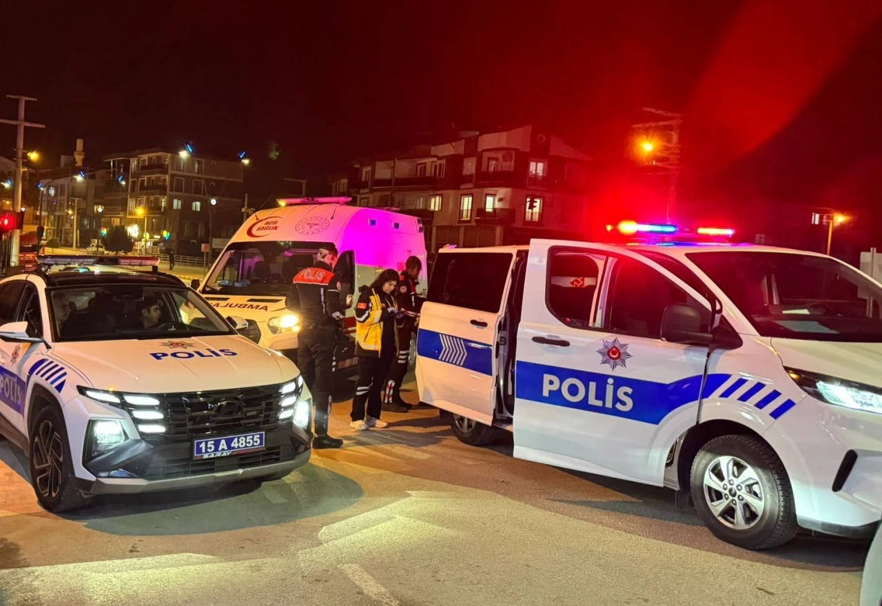 Girdiği markette raftaki şişeleri kırdı
