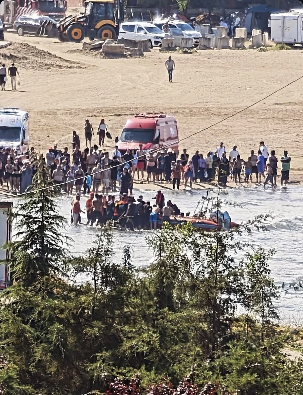 Giresun&rsquo;da akıntıya kapılan &ccedil;ocukları kurtarmak isteyen adam boğuldu
