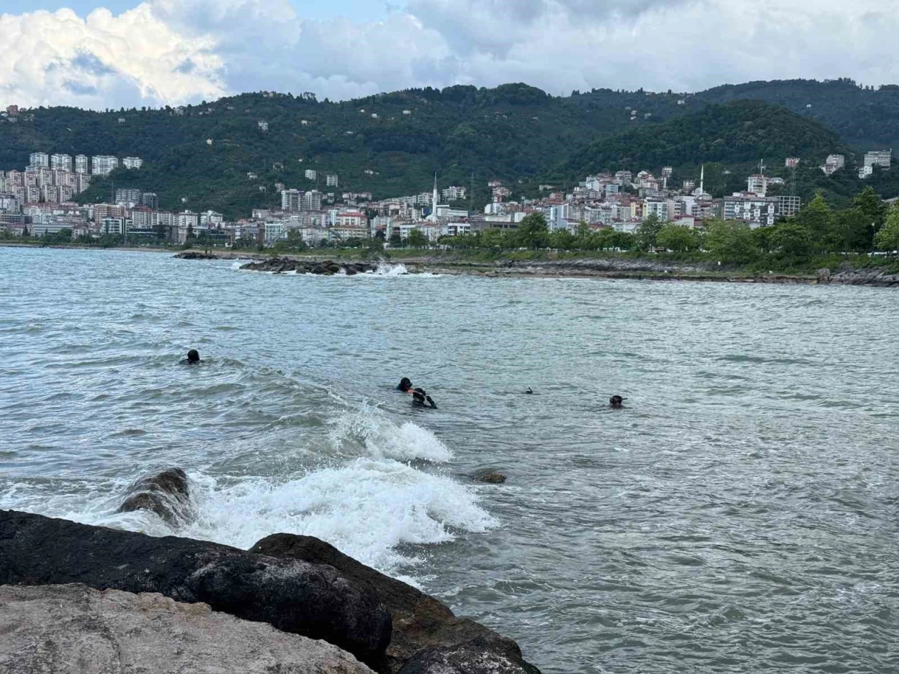 Giresun’da denizde akıntıya kapılan çocuğu arama çalışmaları sürüyor
