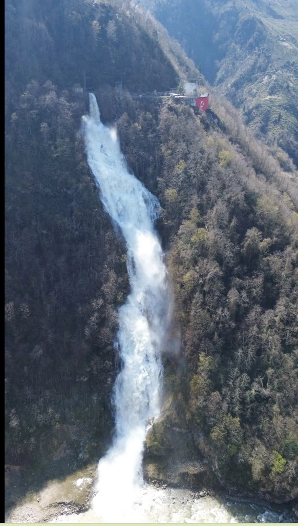 Giresun’da HES tahliyesiyle oluşan yapay şelale görsel şölen