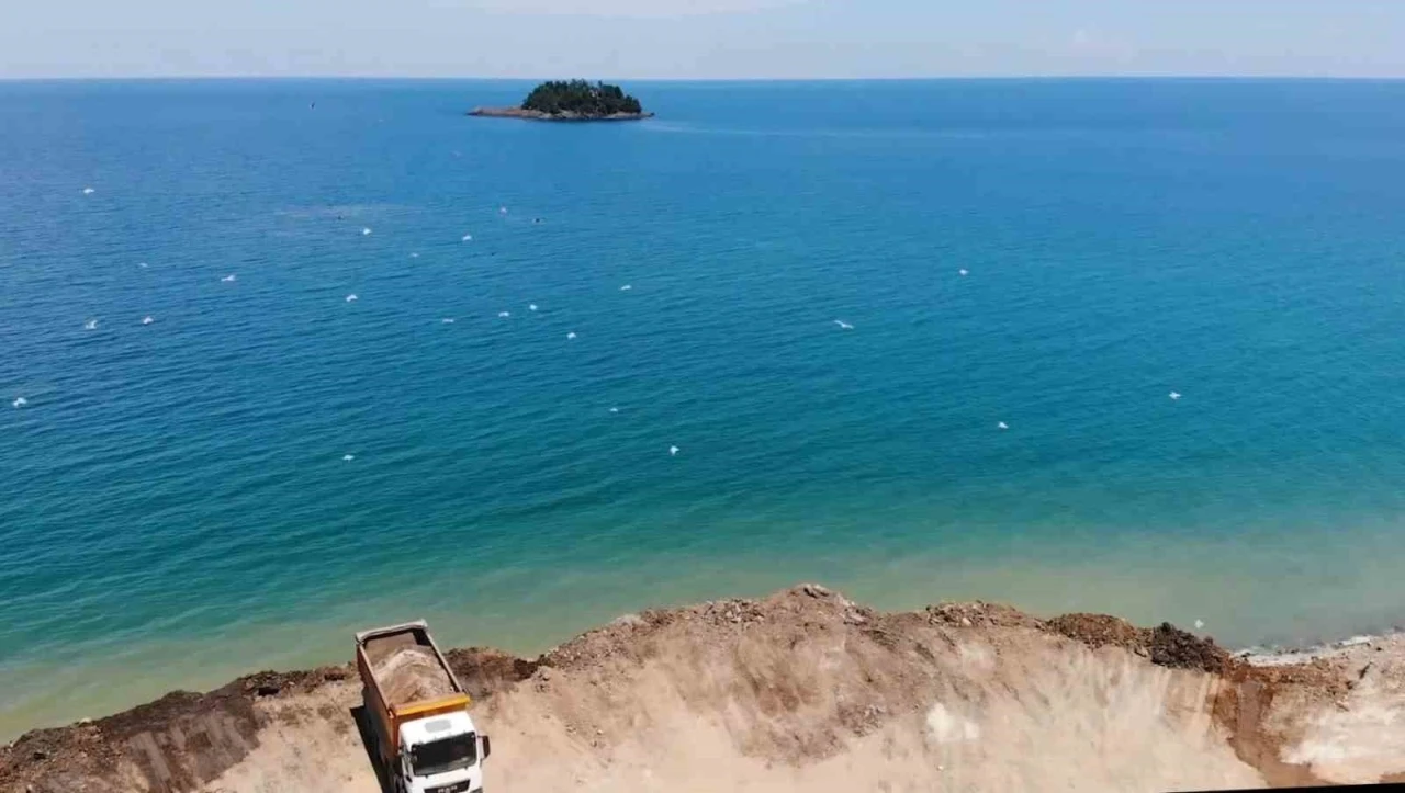Giresun’da Karadeniz’in kıyısındaki çöplük, ekosistemi tehdit ediyor
