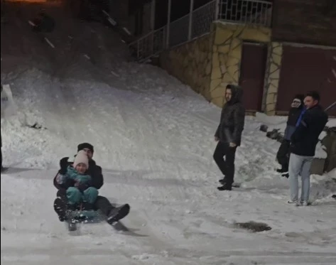 Giresun&rsquo;da sahilde yağmur, y&uuml;ksek kesimlerinde kar yağışı etkili oluyor
