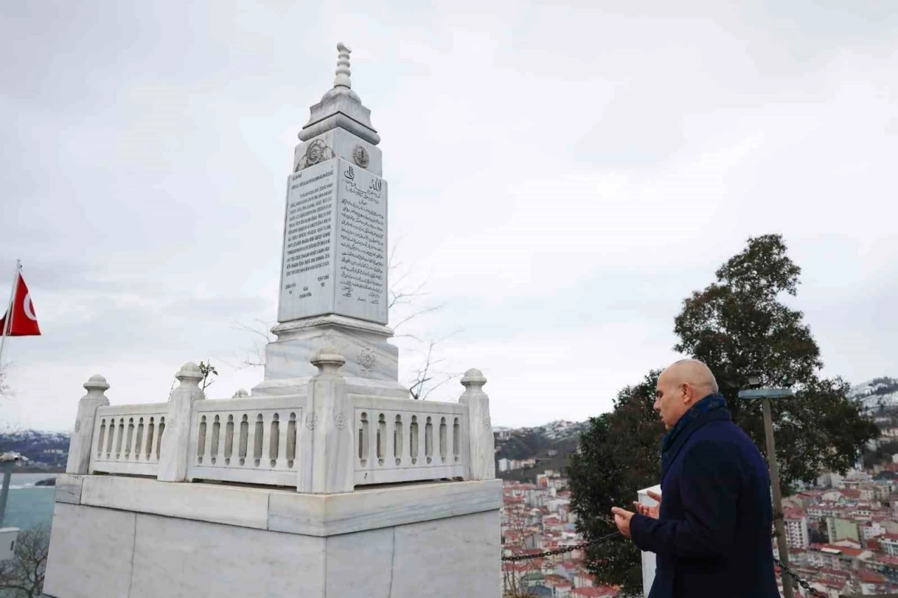 Giresun&rsquo;un yeni valisi Mustafa Ko&ccedil; ilk ziyaretini Topal Osman Ağa&rsquo;nın mezarına yaptı
