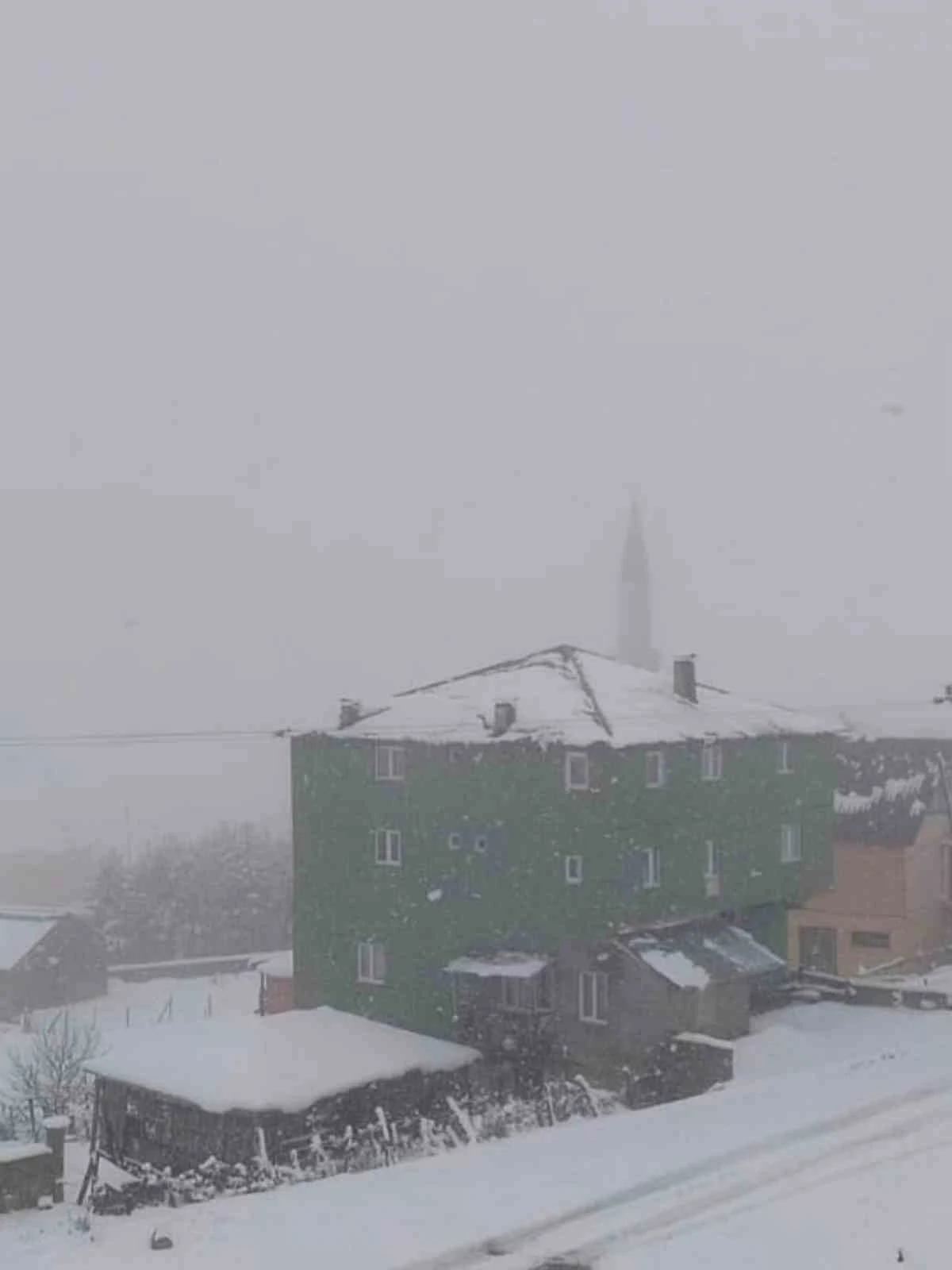 Giresun yaylaları beyaza büründü
