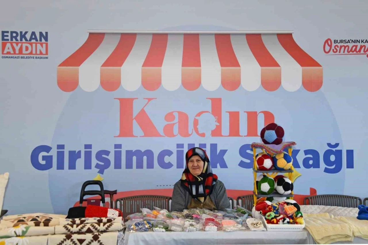 Girişimci kadınların el emeği Osmangazi Meydanı&rsquo;nda buluştu
