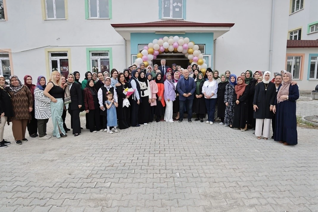 Giyim Üretim Teknolojisi ve İğne Oyası Kursları’nın yıl sonu sergisi
