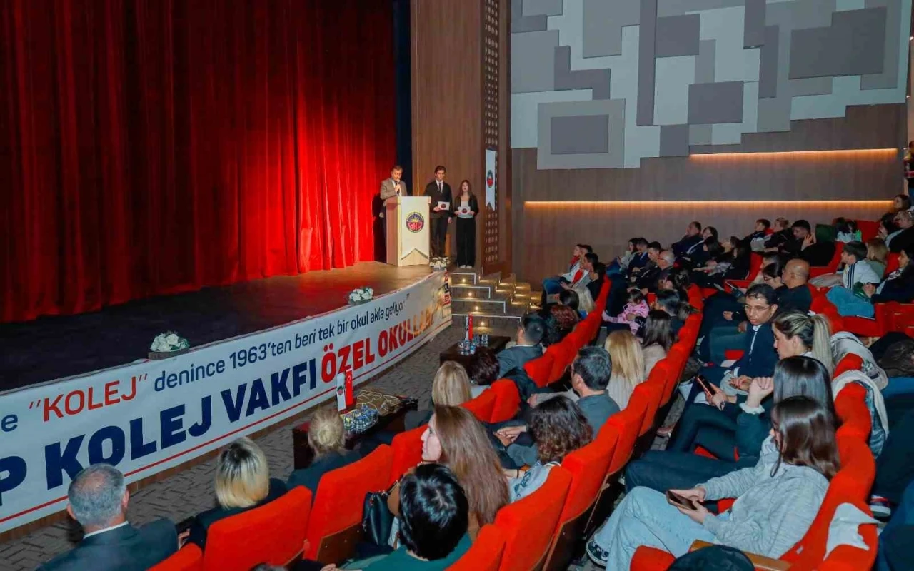 GKV&rsquo;liler "Artiz Mektebi" adlı oyunu sahneledi

