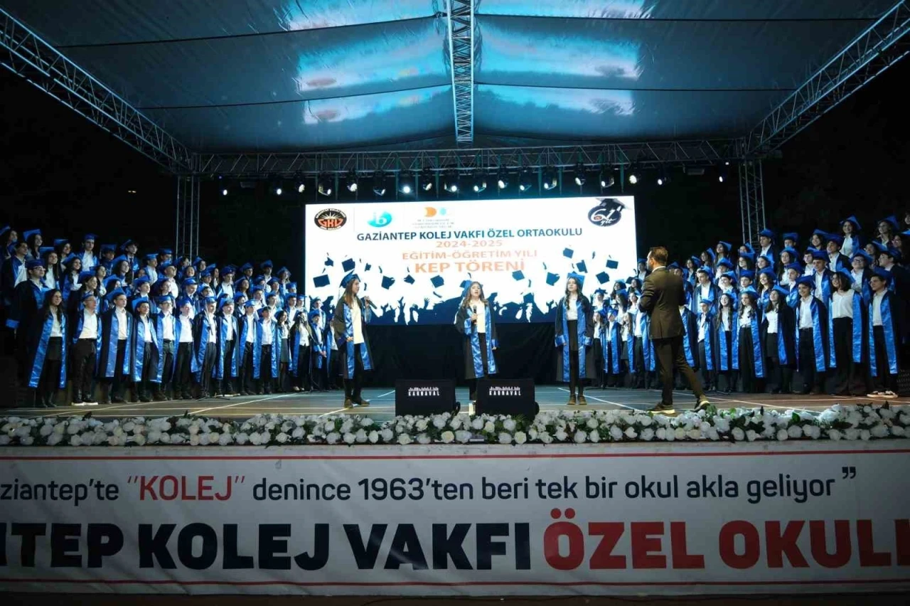 GKV Ortaokul mezunlarını uğurladı
