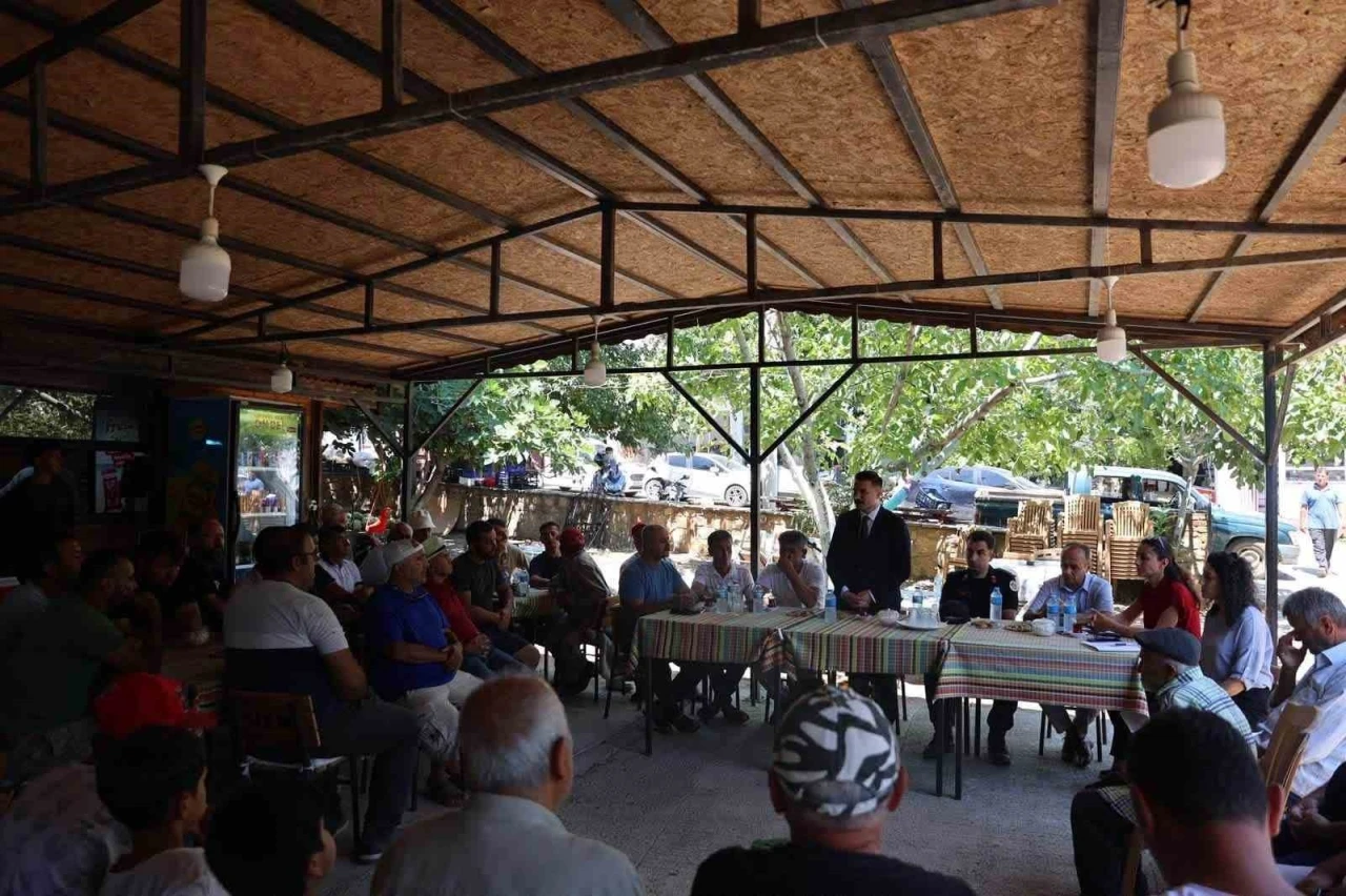 G&ouml;k&ccedil;eada Kaymakamı vatandaşlarla bir araya geldi
