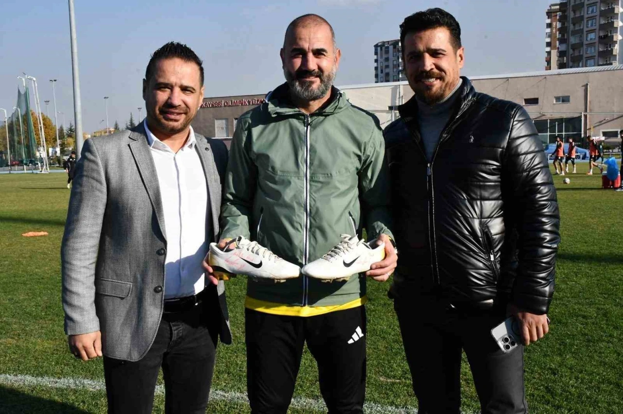 Gökhan Ünal’a sürpriz
