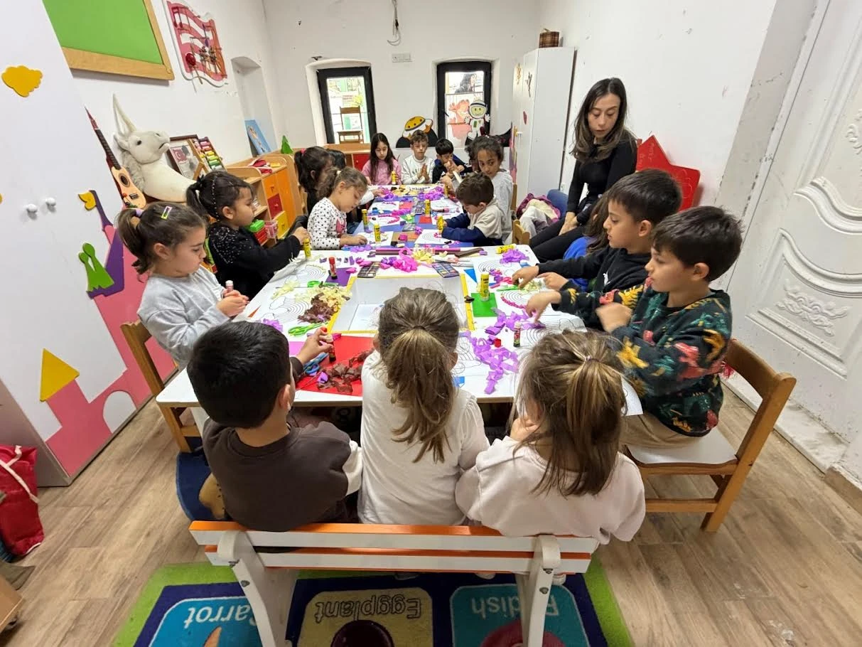 G&ouml;kkuşağı Sanat At&ouml;lyesi &Ccedil;ocuklardan Yoğun İlgi G&ouml;rd&uuml;