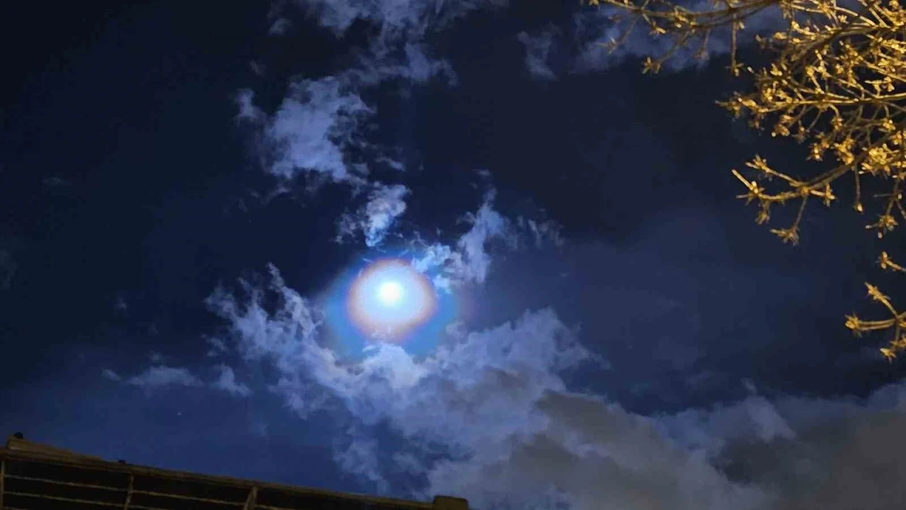 Gökyüzünde görsel şölen: Lunar Corona görüntülendi
