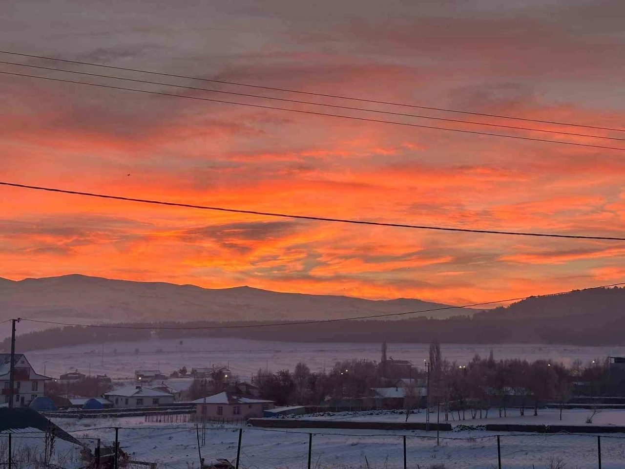 G&ouml;ky&uuml;z&uuml;nde kızıl ş&ouml;len
