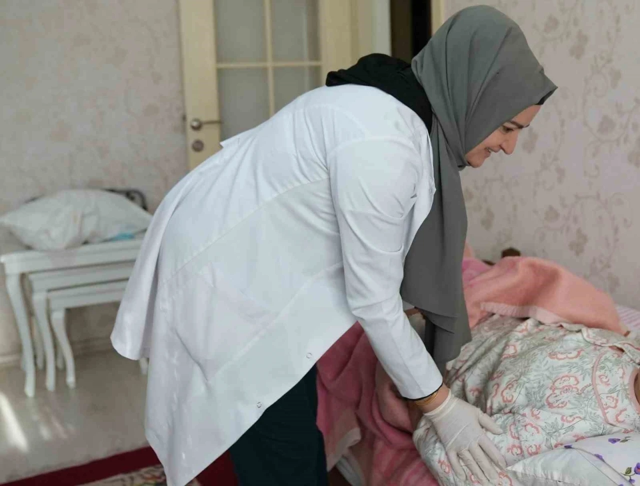 G&ouml;lbaşı Belediyesi bakıma muhta&ccedil; vatandaşların yanında olmaya devam ediyor
