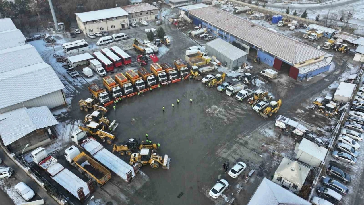 G&ouml;lbaşı Belediyesi, karla m&uuml;cadeleye hazır
