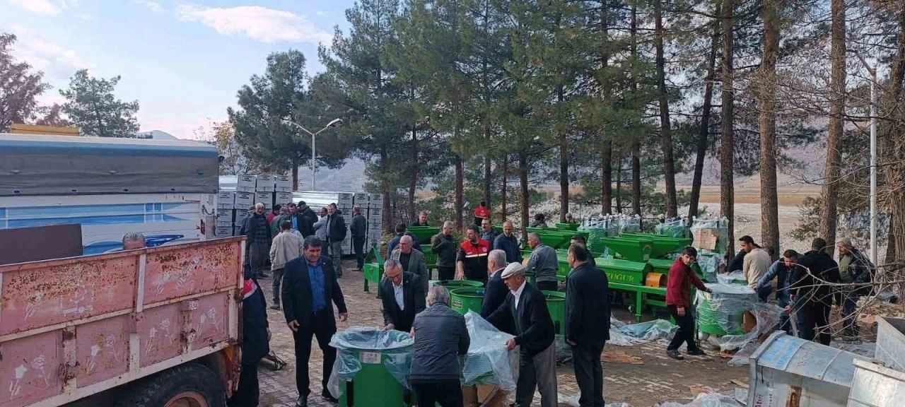 Gölbaşı’nda çiftçilere makine ve ekipman desteği
