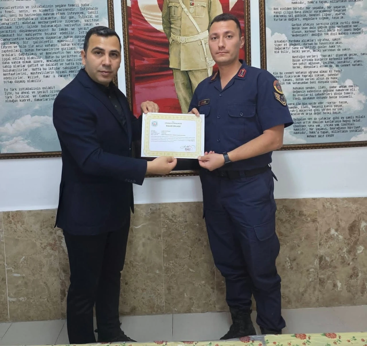 G&ouml;lbaşı&rsquo;nda tayini &ccedil;ıkan jandarma personeline başarı belgesi
