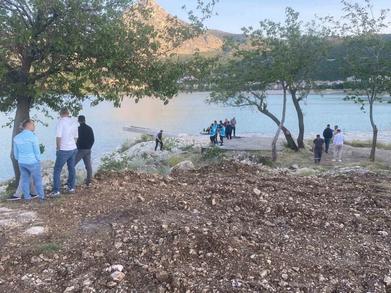 Gölde kaybolan mermer işçisi için arama çalışması başlatıldı
