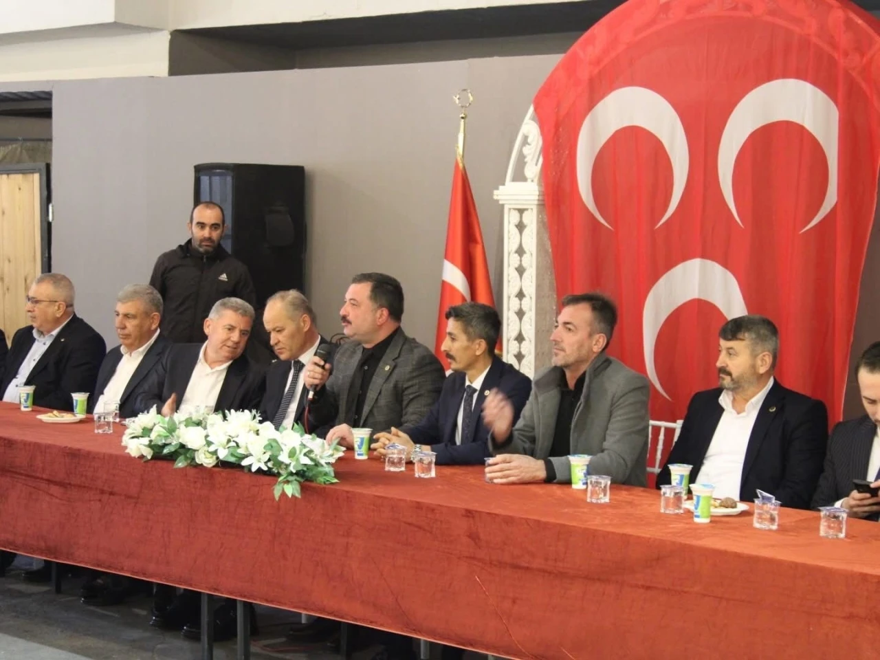 Gönen Çayı’ndaki kirlilik tartışması MHP toplantısına damga vurdu
