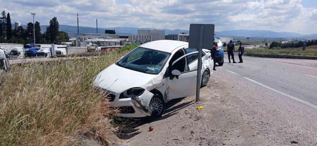 Gönen’de iki aracın çarpıştığı kazada 3 kişi yaralandı
