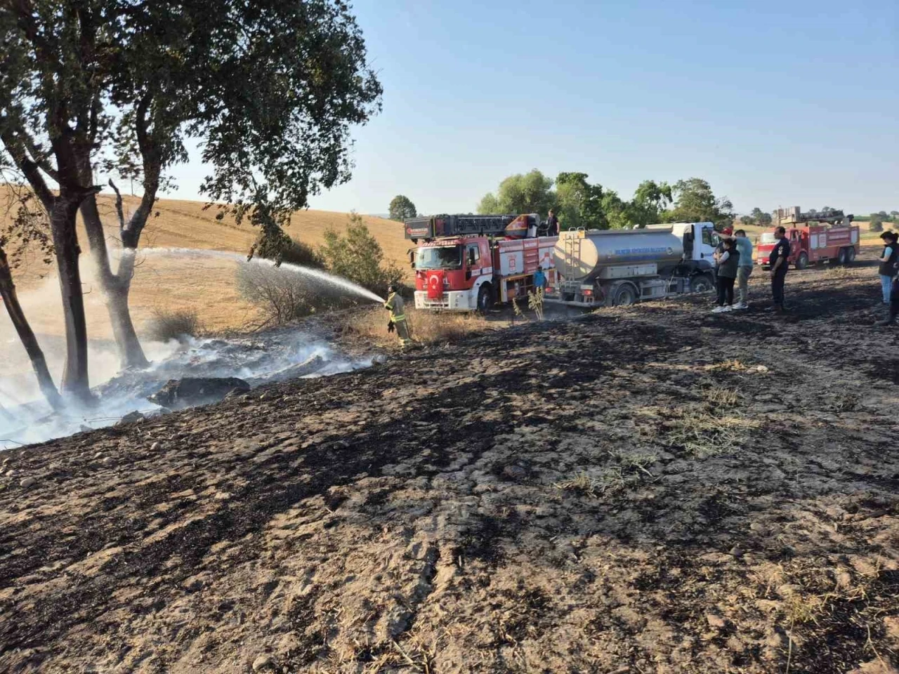 Gönen’de kırsal alanda çıkan arazi yangını söndürüldü
