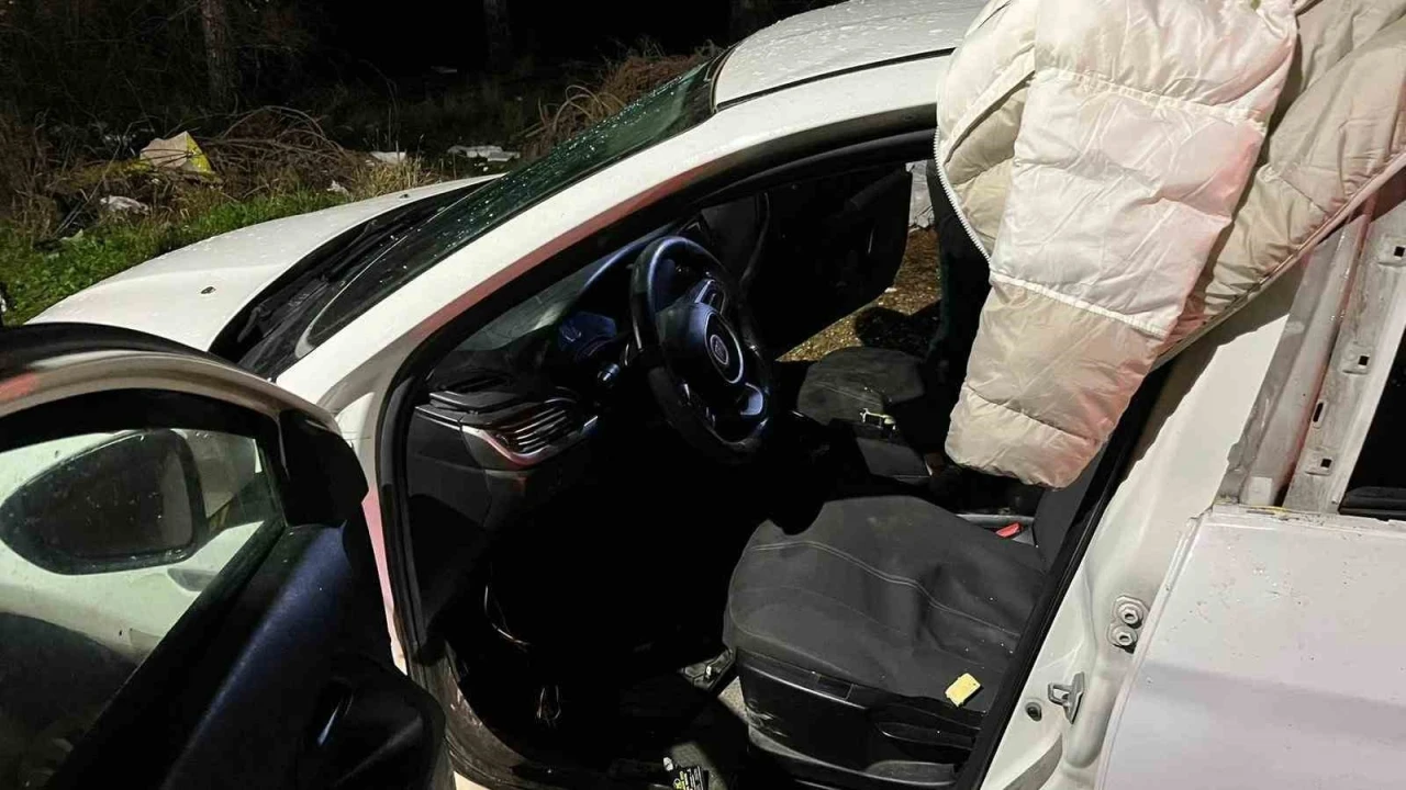 G&ouml;nen&rsquo;de park halindeki ara&ccedil;ta patlama: 2 yaralı
