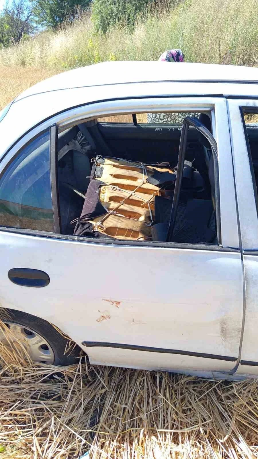 G&ouml;nen&rsquo;de Trafik Kazası, ara&ccedil; yol kenarına savruldu, 5 kişi yaralandı

