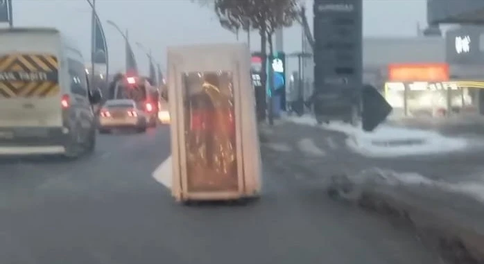 G&ouml;ren bir daha baktı
