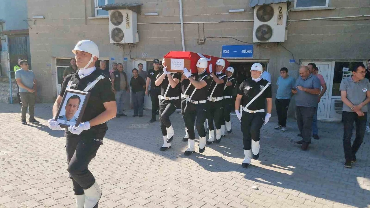G&ouml;rev başında hayatını kaybeden polis memuru son yolculuğuna uğurlandı
