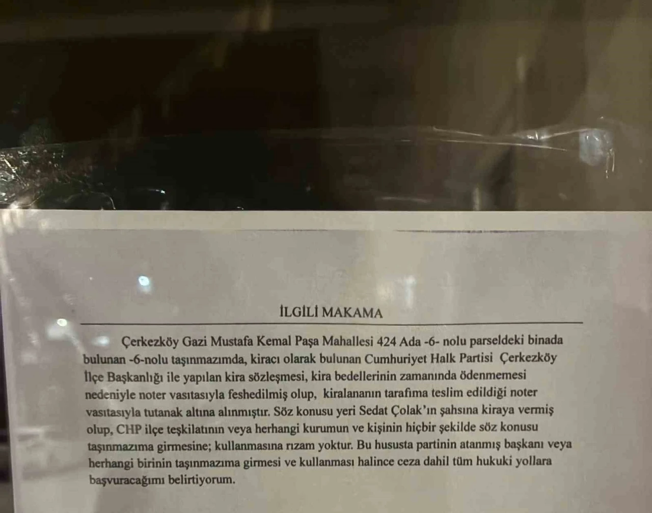 G&ouml;revden alınan il&ccedil;e başkanı kontratı kendi &uuml;zerine yapmış
