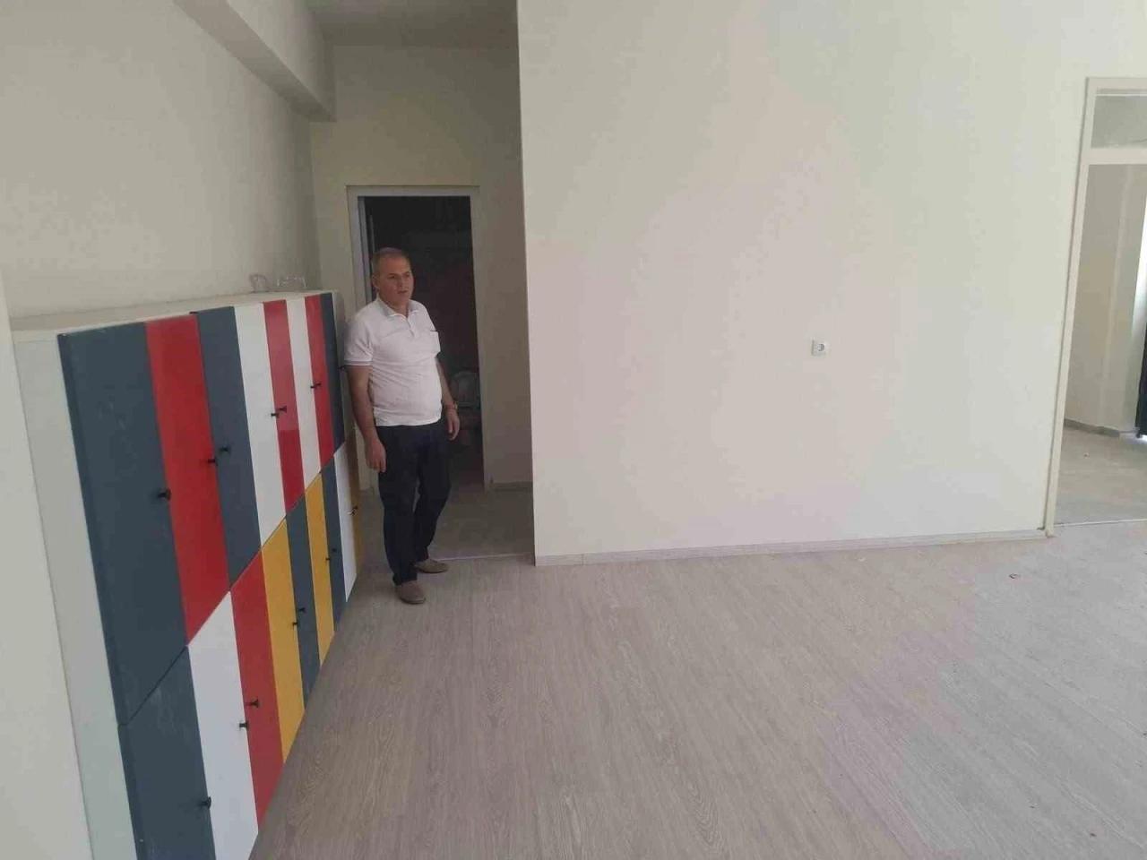 G&ouml;reve başlar başlamaz ilk durağı yeni okul oldu
