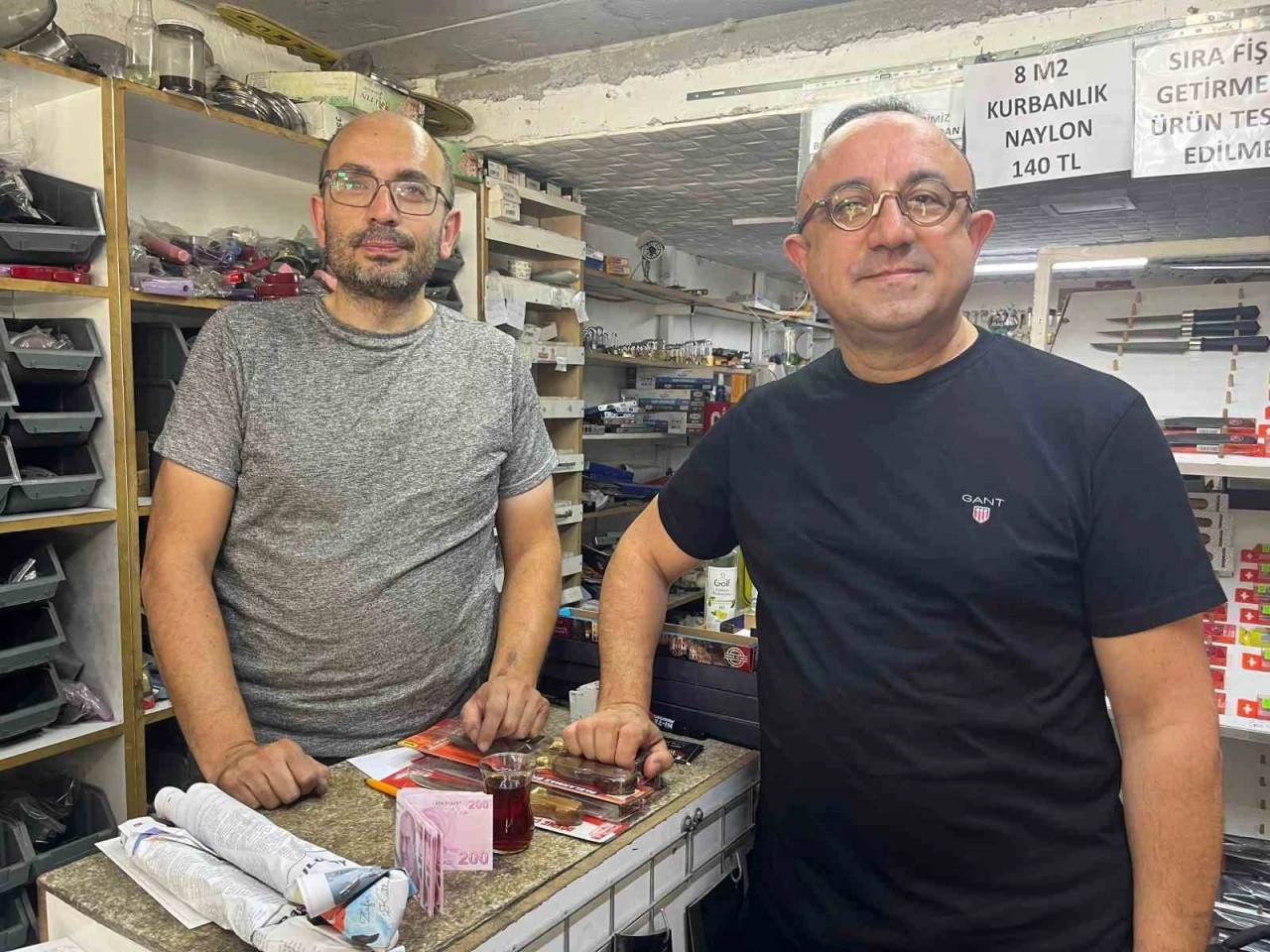 Görme engeline rağmen 25 yıldır bıçak biliyor
