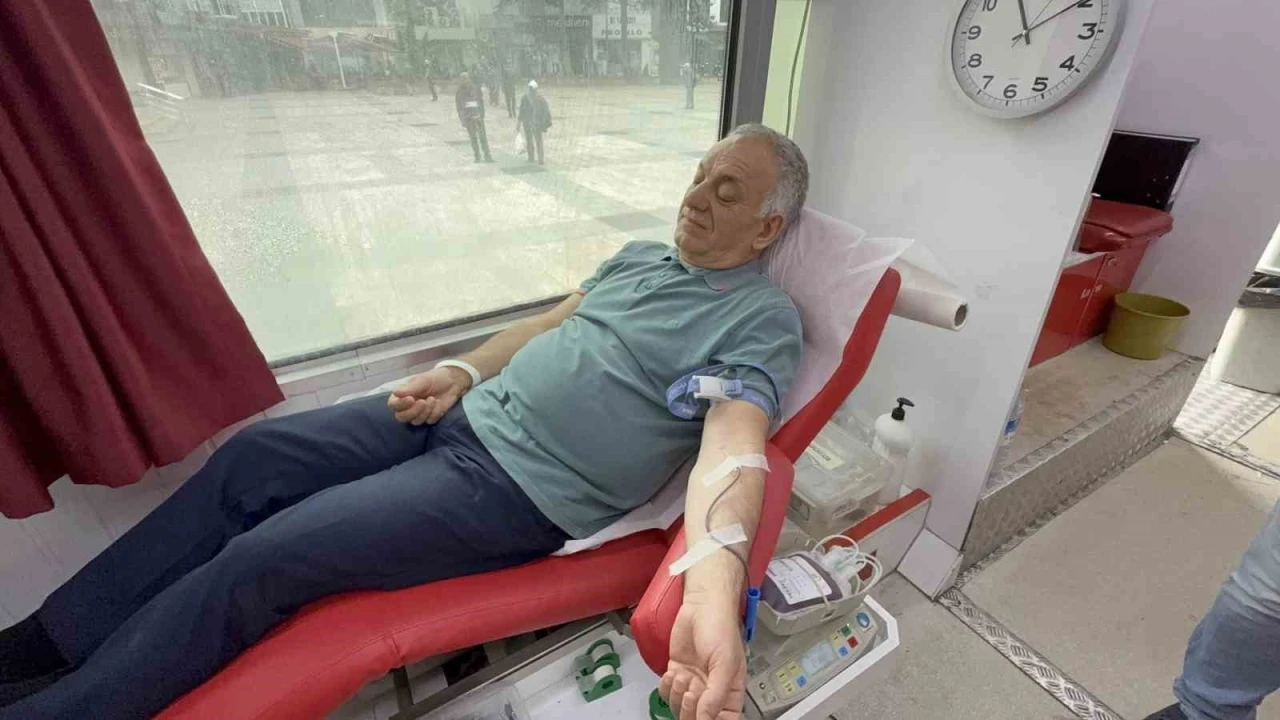 Görme engelli eski Milletvekili Ayva, Düzce’de kan bağışı çağrısında bulundu
