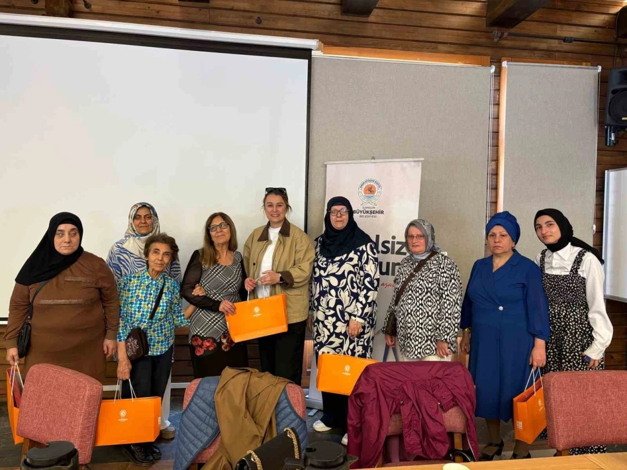 Görme engellilerden ’Anneler Günü’ buluşması
