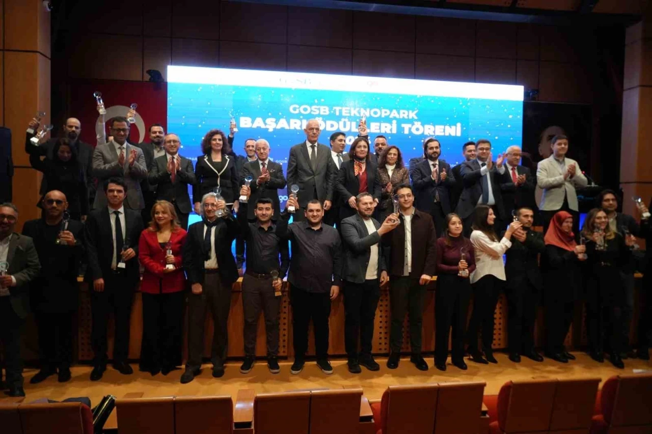 GOSB Teknopark&rsquo;ta Ar-Ge ve inovasyonun başarıları &ouml;d&uuml;llendirildi
