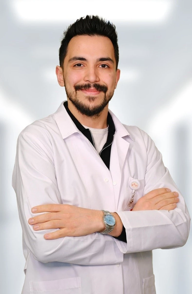 Göz kapağı estetiğiyle daha genç ve dinamik bakışl