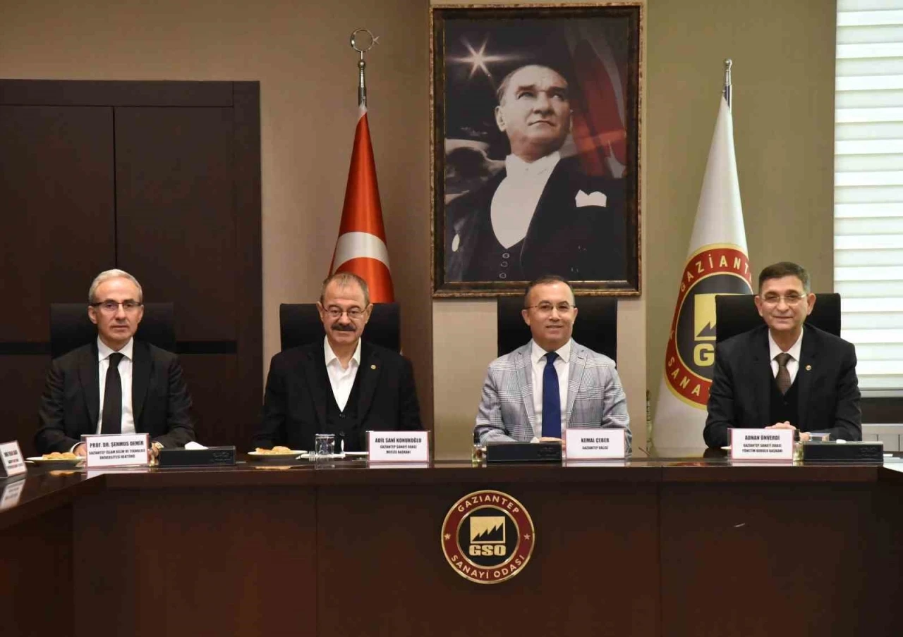 GSO ev sahipliğinde "Sanayide Dijital D&ouml;n&uuml;ş&uuml;m ve Yapay Zeka" konusu ele alındı
