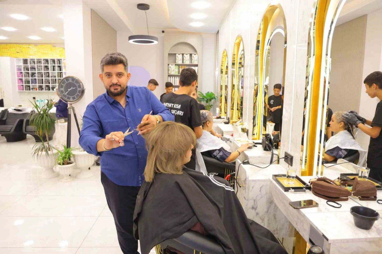 G&uuml;lerek uğurladığı m&uuml;şterileri bir g&uuml;n sonra enkaz altında kaldı
