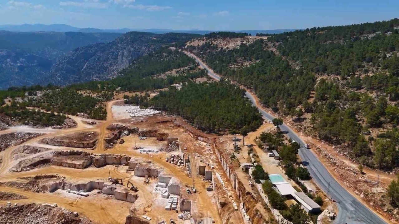 Gülnar’da 30 kilometrelik grup yolu yenileniyor
