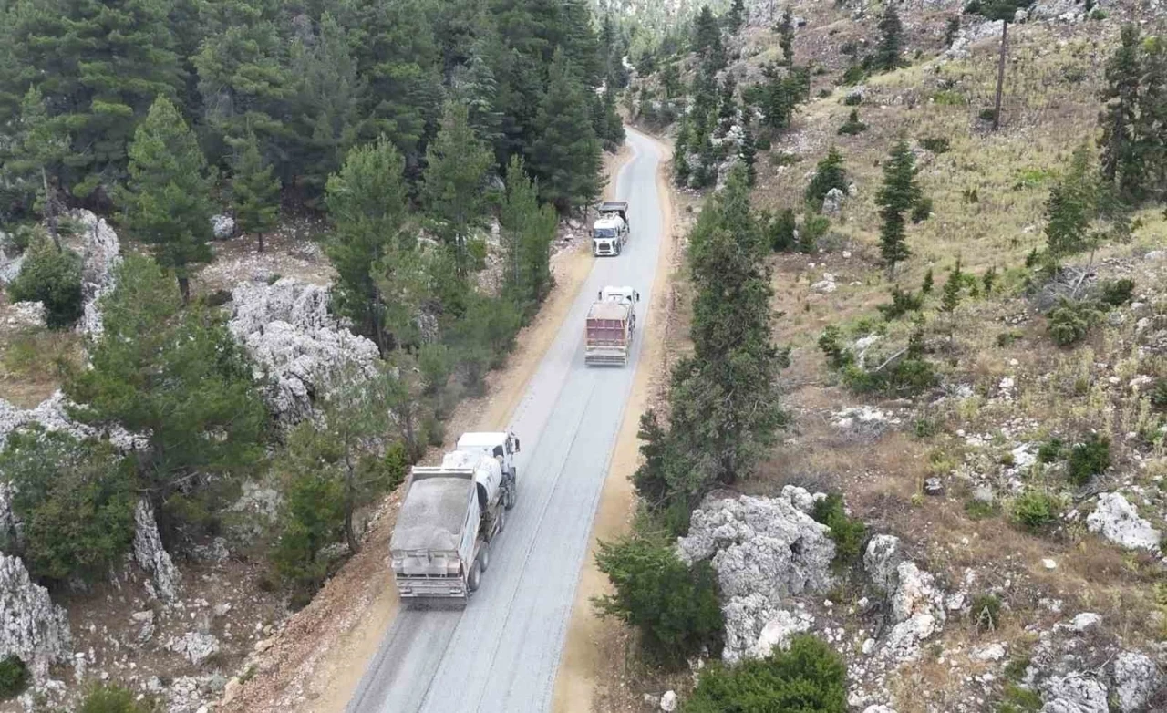 G&uuml;lnar&rsquo;da yarım asırlık yol sorunu &ccedil;&ouml;z&uuml;ld&uuml;

