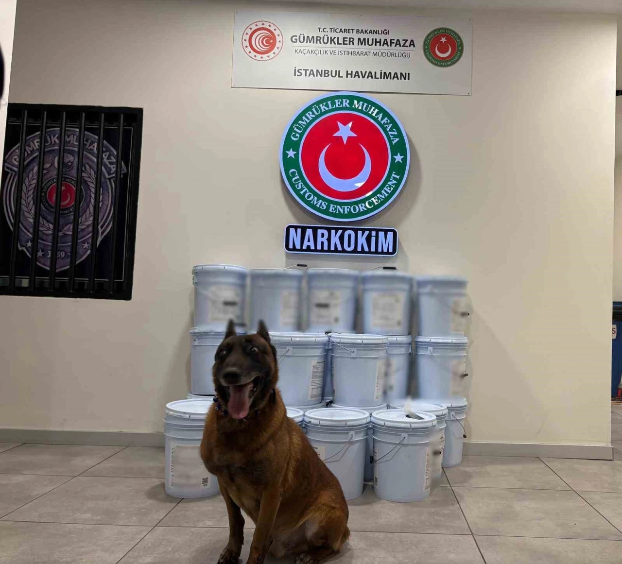 G&uuml;mr&uuml;kler Muhafaza ekiplerince d&uuml;zenlenen operasyonlarda 1 milyar 945 milyon lira değerinde uyuşturucu madde yakalandı
