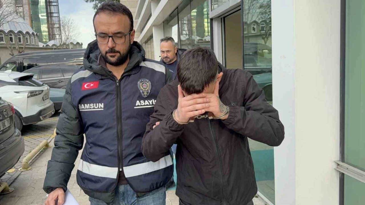 G&uuml;m&uuml;ş&ccedil;&uuml;n&uuml;n vitrin camını kırıp altın zannettiği bilezikleri &ccedil;aldı
